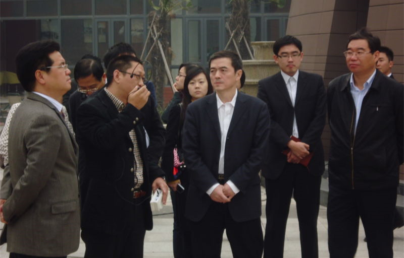 王剑锋市长陪同国家工信部领导考察莱茵城市广场