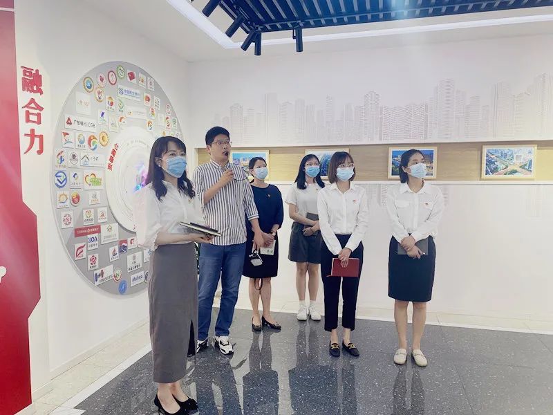 pg电子游戏试玩党支部党建活动月|太仓市娄东街道党群服务中心参观&“山村小书柜”爱心捐赠活动